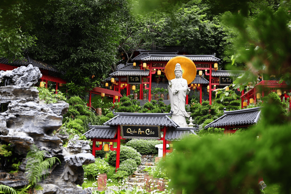 Thời điểm l&yacute; tưởng nhất để tham quan ch&ugrave;a l&agrave; v&agrave;o m&ugrave;a xu&acirc;n, c&aacute;c dịp lễ hội Phật gi&aacute;o. (Nguồn: Fanpage Ch&ugrave;a C&acirc;y Thị)